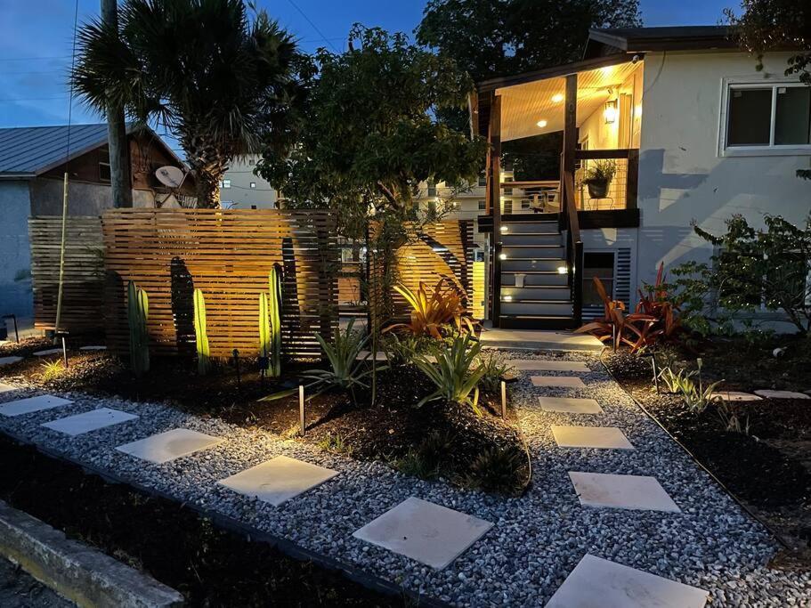 Shares View Luxury Apt Rockledge Exterior photo
